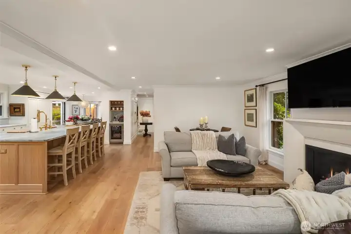 Don't miss the wine/coffee bar with beverage cooler! Don't miss the wine/coffee bar with beverage cooler!