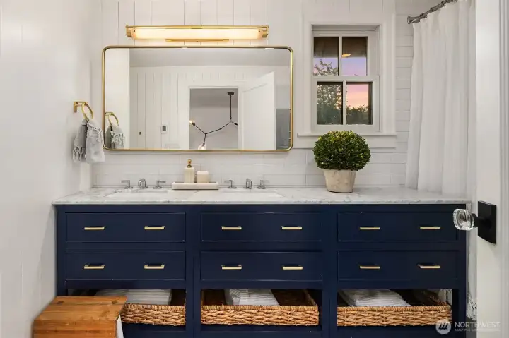 Remodeled bath off the hallway, featuring a dual vanity & stylish fixtures. Remodeled bath off the hallway, featuring a dual vanity & stylish fixtures.