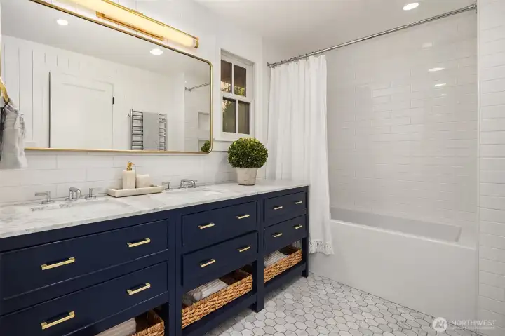 Full bath & heated towel rack, too! Full bath & heated towel rack, too!