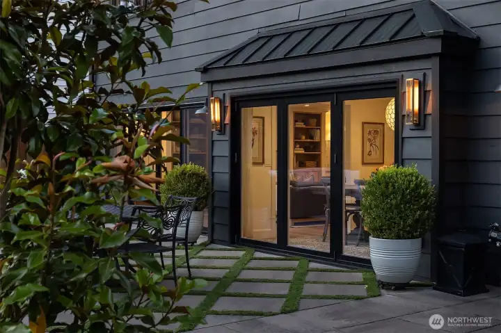 On sunny days, inviting outdoor areas extend your living & entertaining space. On sunny days, inviting outdoor areas extend your living & entertaining space.