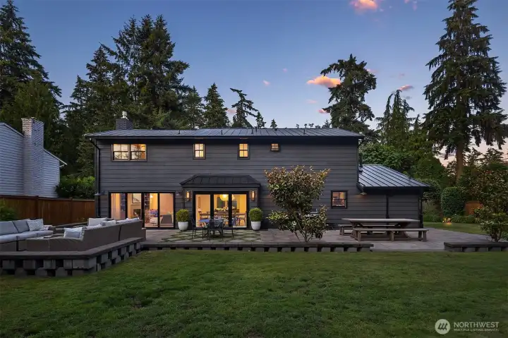 A beautiful Northwest backdrop for your outdoor enjoyment. A beautiful Northwest backdrop for your outdoor enjoyment.