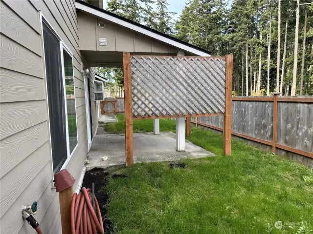 Covered patio area off dining room