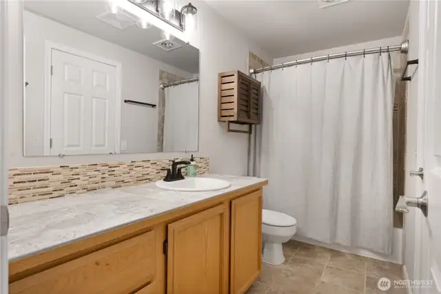 Upper Level Full Bath