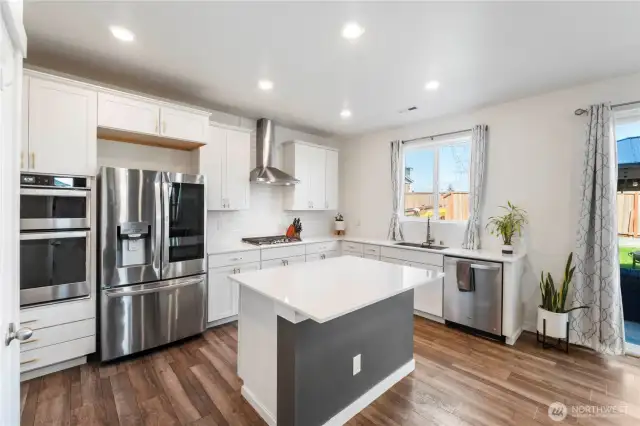 Kitchen with all S/S appliances included!