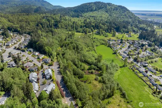 Walking trails and Eaglemont golf course nearby
