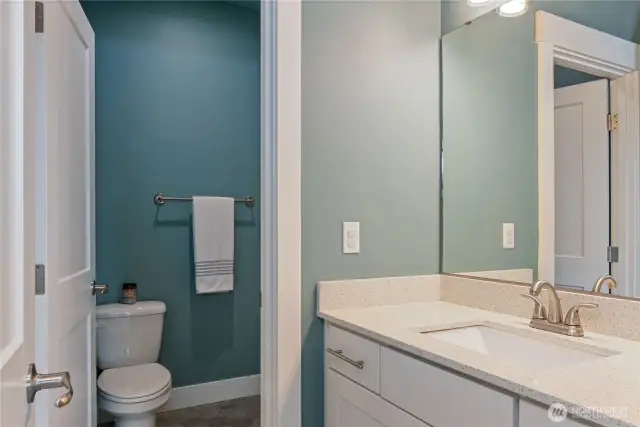 Upstairs full bathroom.