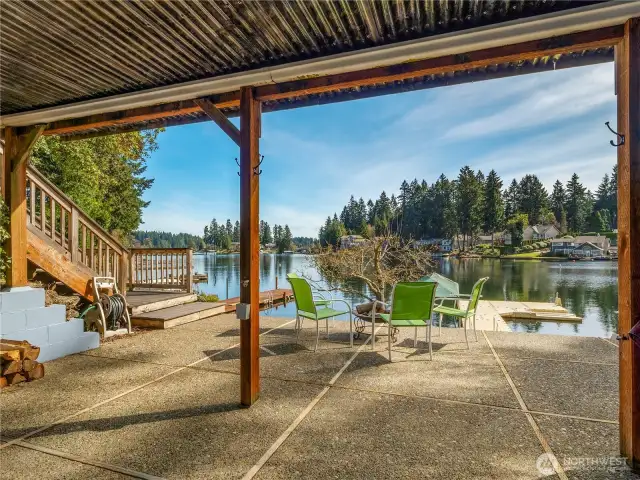 Lower patio area