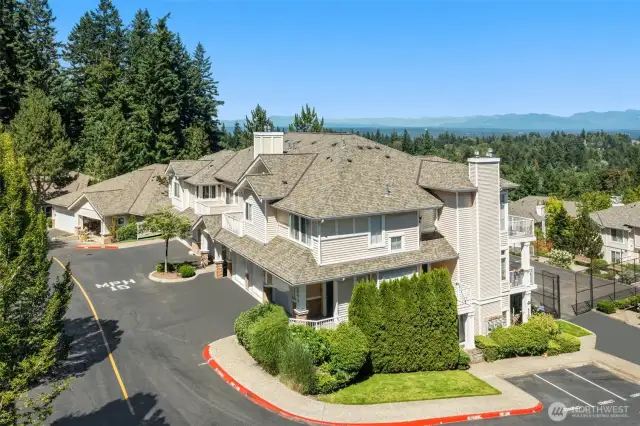Quiet & Well Maintained Lakemont Views