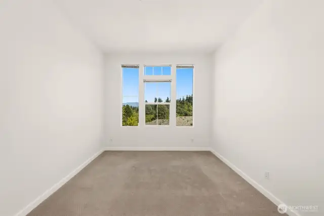 Spcious primary suite