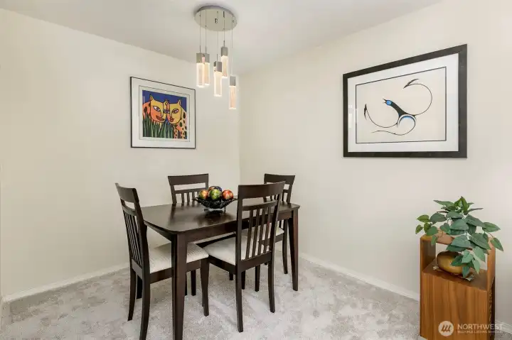 yep! dining area, newer carpet through-out!
