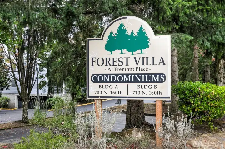 Tucked away yet close to Shoreline CC, Westminster Triangle shopping buses, restaurants everything at your fingertips