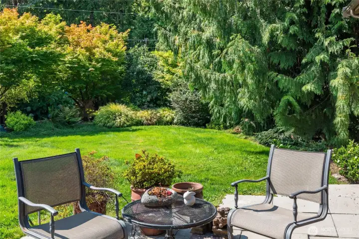 Fully landscaped, sprinklers, gorgeous corner lot.
