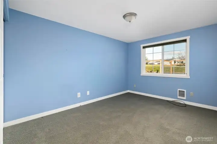 Second bedroom.