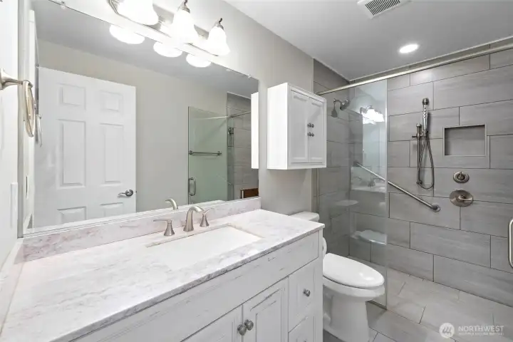 Guest bathroom.