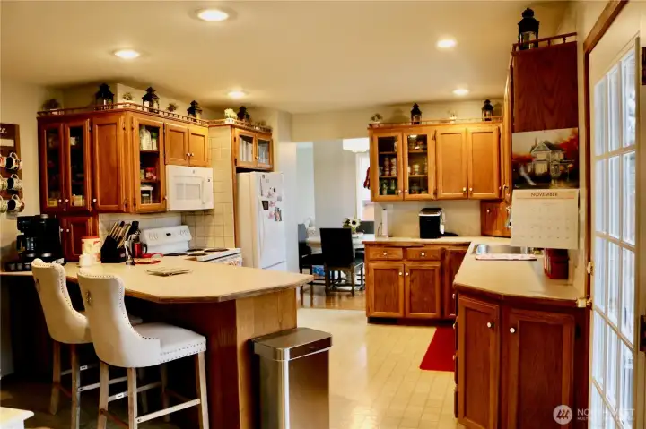 kitchen looking to dining