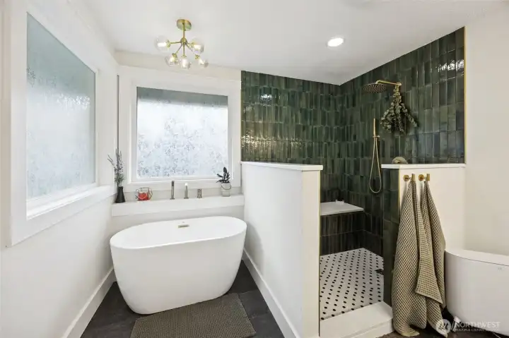 Primary bath - soaking tub