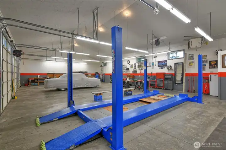 Garage is huge and nice!