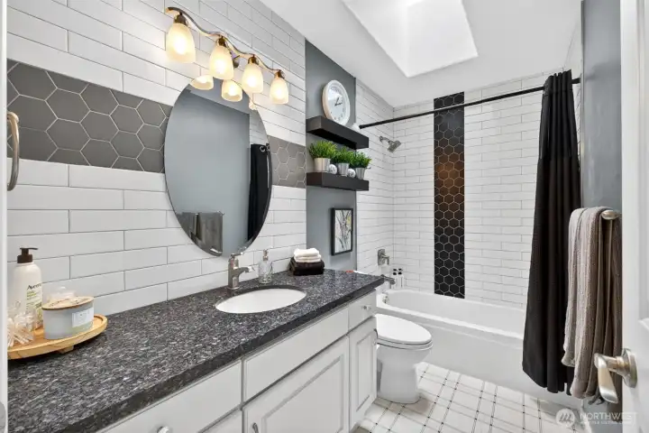 Upstairs full bathroom