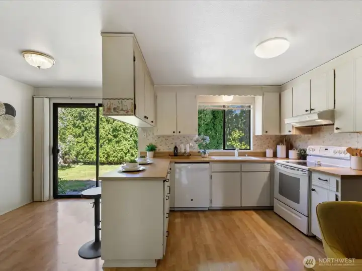 Look at this cute kitchen wating for your updates