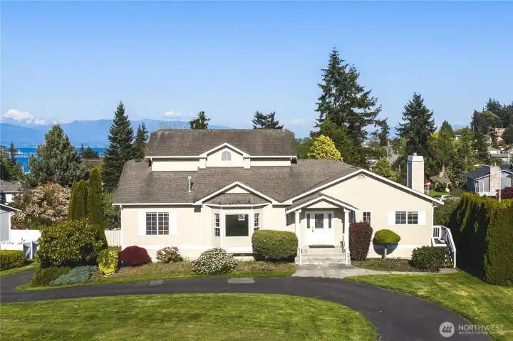 Lovely Home on Huge Lot with Mt Baker View Lovely Home on Huge Lot with Mt Baker View