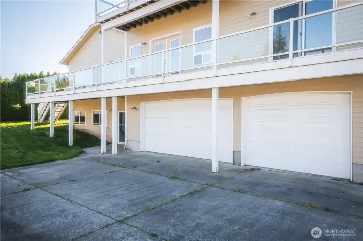 Three Car Garage plus lots of outside Parking Three Car Garage plus lots of outside Parking