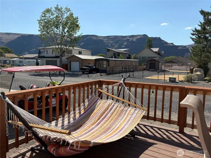 Old color of the deck, new pictures will be update when complete.Relaxing time