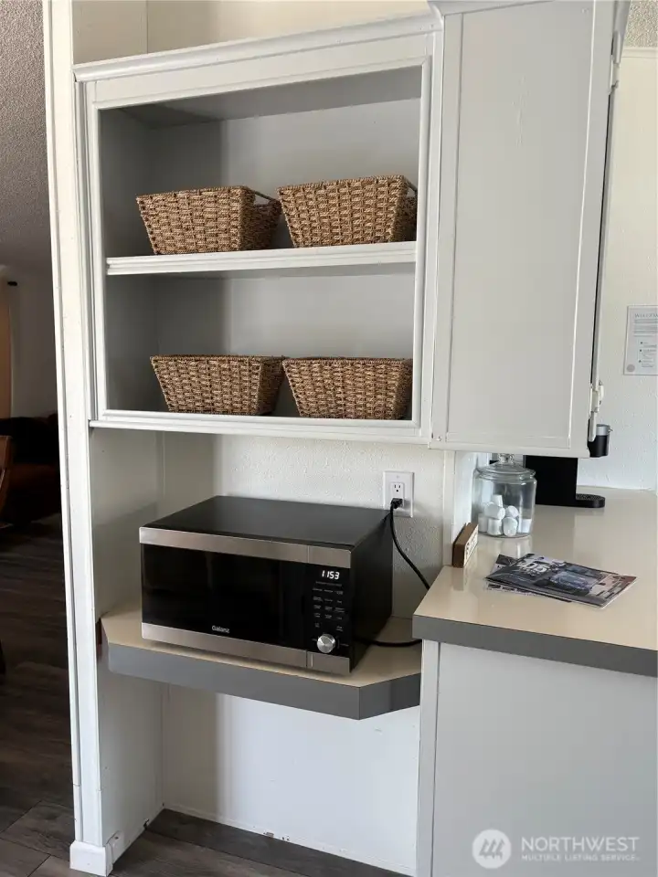 Side storage by by the dining room