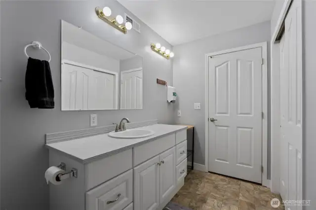Full bath off bonus room
