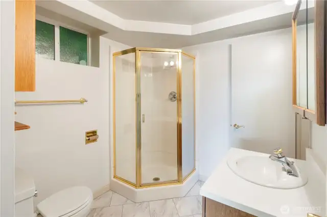 lower level 3/4 bath