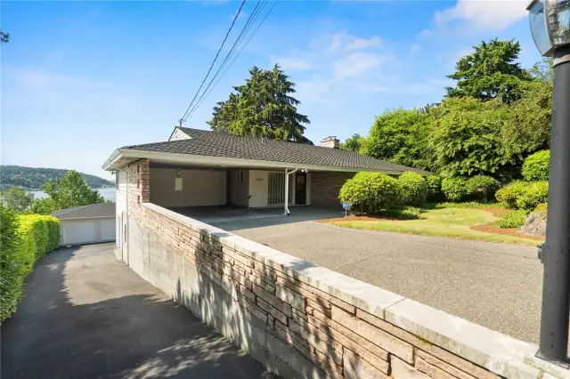 front/access to detached garage