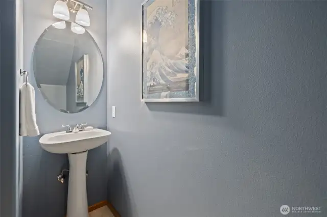 main floor 1/2 bath