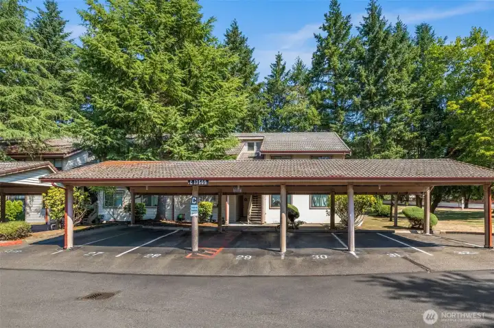 C Building = convenience. Fantastic location near it all while still offering a private retreat ??