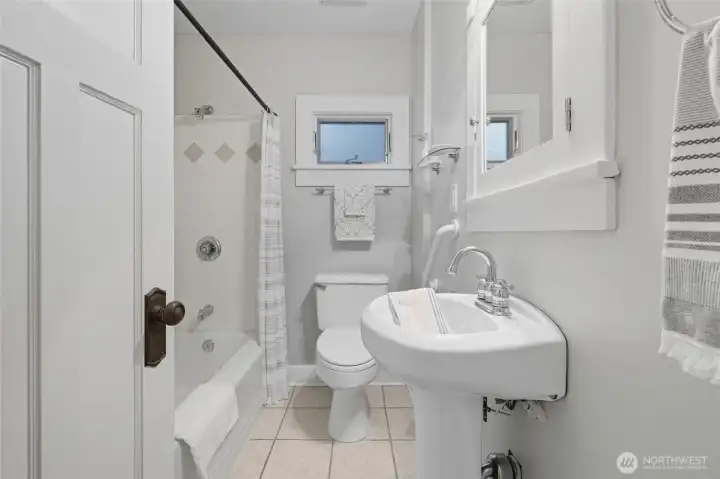 Main-level bathroom conveniently located between the bedrooms.