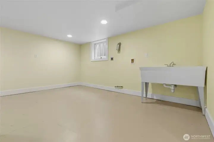 The possibilities are endless with 790 sq. ft. of unfinished basement space. Plenty of potential to make it your own.