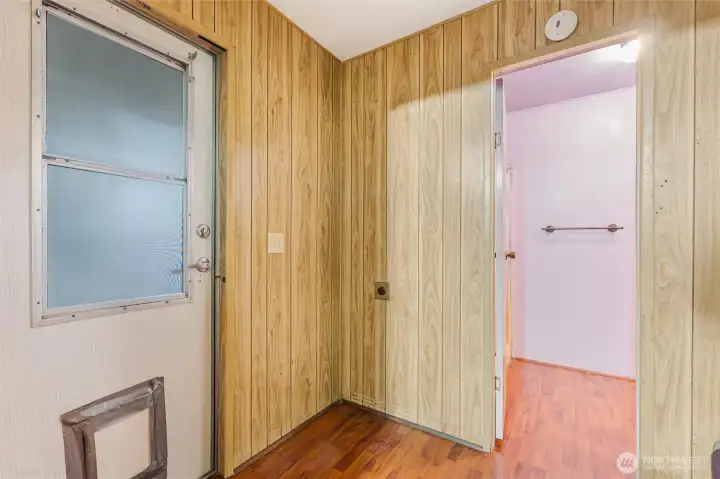 Laundry room/Door to side yard