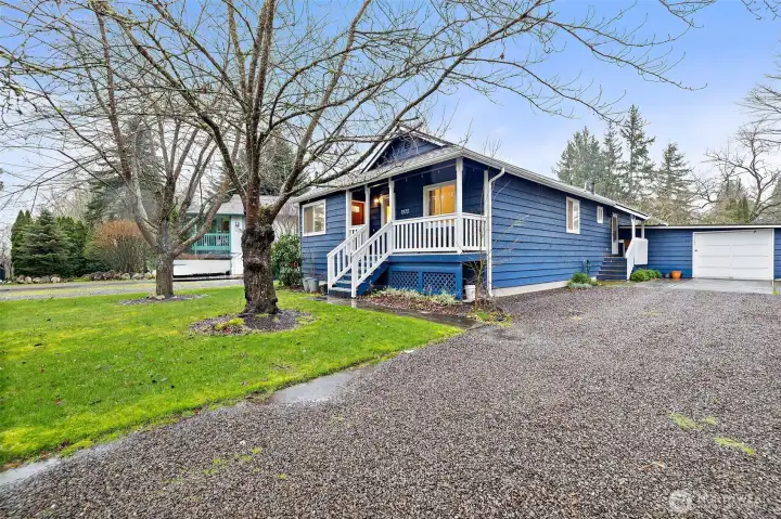 Wonderfully remodeled Craftsman home in the quaint & popular town of Snoqualmie!