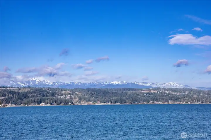 Enjoy water and mountain views every day!