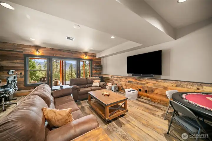 Large game room/TV room/office space