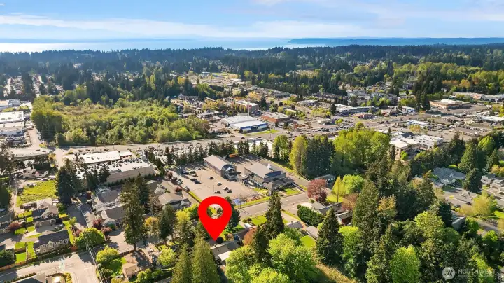 Great location close to Alderwood Mall, transportation, shops and restaurants.