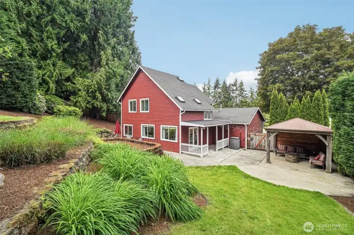 Private backyard with mature landscaping. Private backyard with mature landscaping.
