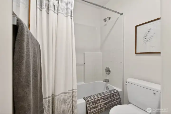 Upstairs full bathroom