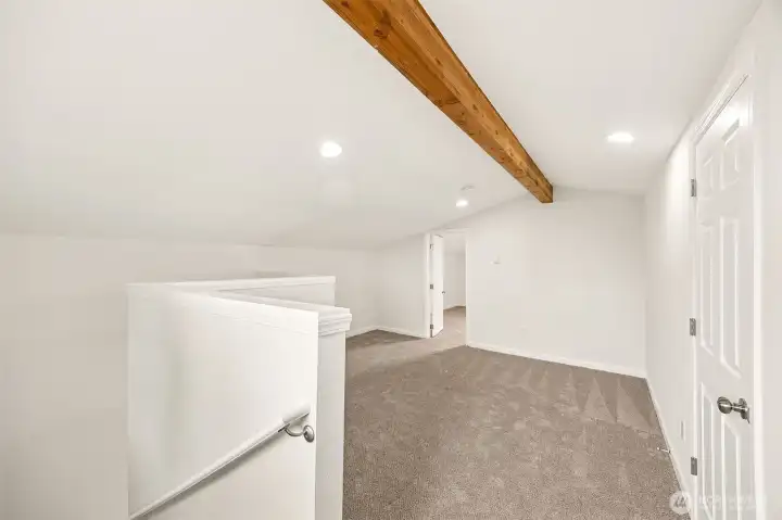 Loft/Bonus Room (upper level)