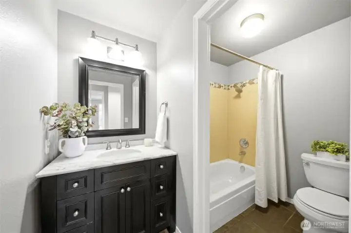 Bright and functional full bathroom conveniently located near the secondary bedrooms Bright and functional full bathroom conveniently located near the secondary bedrooms