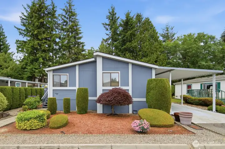 Stunning curb-appeal with beautifully manicured landscaping Stunning curb-appeal with beautifully manicured landscaping