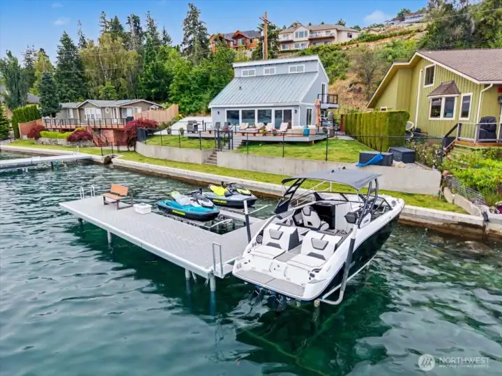 Newly built dock featuring a 9,000-lb boat lift plus two secondary lifts for jet skis or water toys.