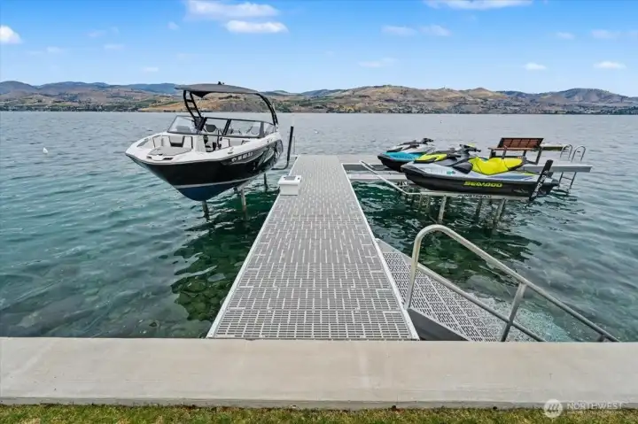 Newly built dock featuring a 9,000-lb boat lift plus two secondary lifts for jet skis or water toys.