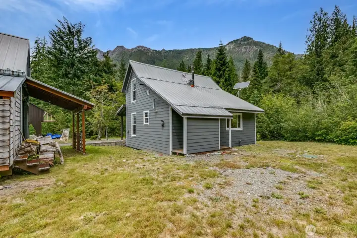 Barn, Woodshed & Carport