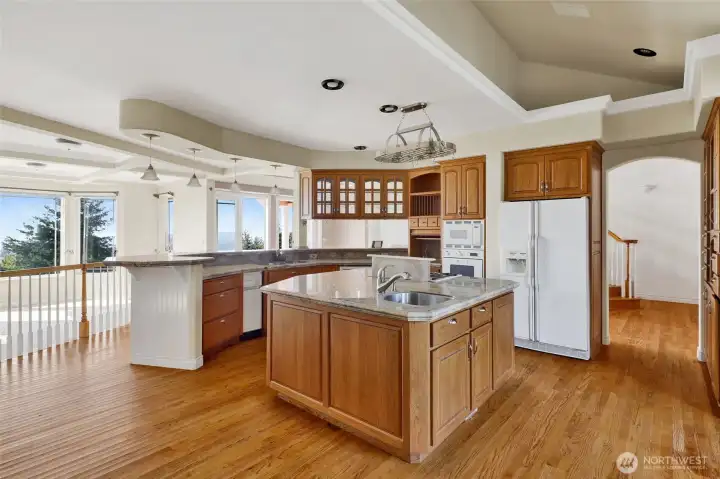 Kitchen with a beautiful flow
