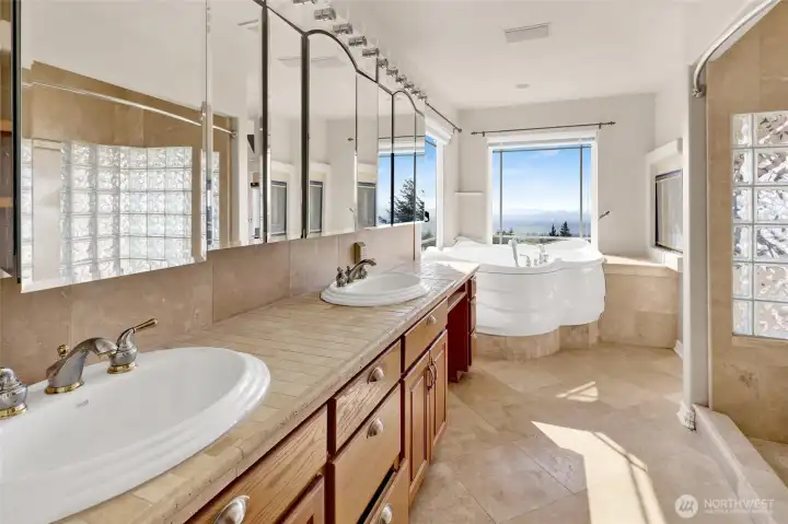 Primary bathroom is ready for your updates!