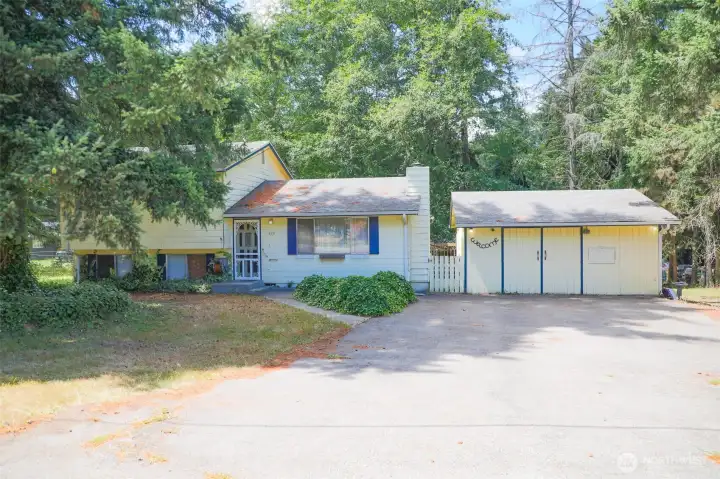 Great Opportunity to make this home your own! Great Opportunity to make this home your own!